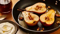 Úžasný dezert z hrušek, jablečného pyré a vlašských ořechů připravený za 5 minut