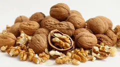 Nevyhazujte skořápky z vlašských ořechů: tento „odpad“ může vyřešit spoustu problémů v domácnosti.